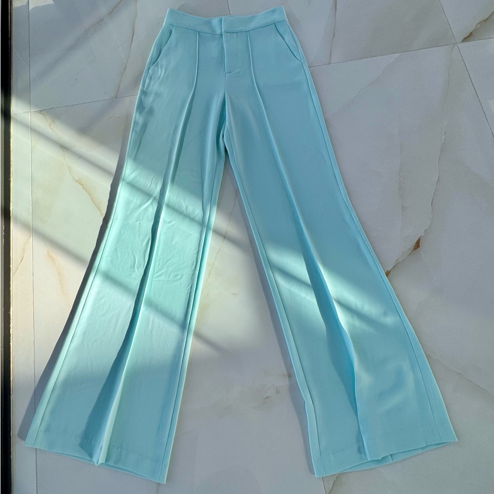 Alice + Olivia Light Dylan Blue Pant perfect for Spring and Summer.